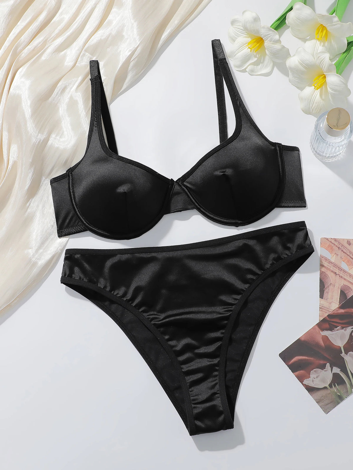 Set di Lingerie di Lusso in Raso per Donne, 2 Pezzi, Reggiseno a 3/4 Coperture e Slip, Effetto Seta Lucida, Sexy Set Intimo Nero MR2938