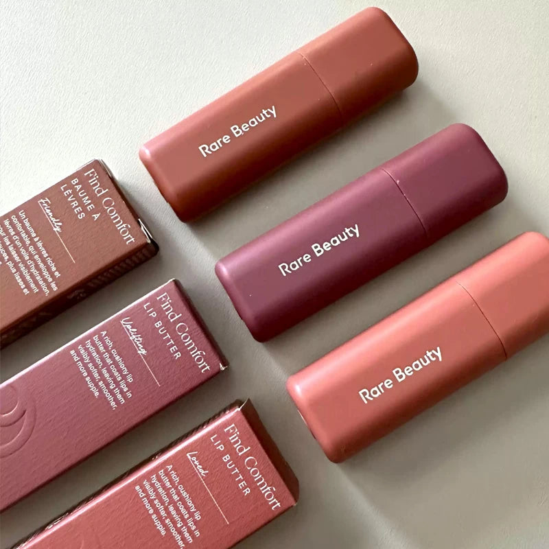 Rare Beauty Easygoing Loved Uplifting Friendly Balsamo labbra burroso, lucidalabbra idratante a lunga tenuta, trucco, blush morbido, opaco, volumizzante