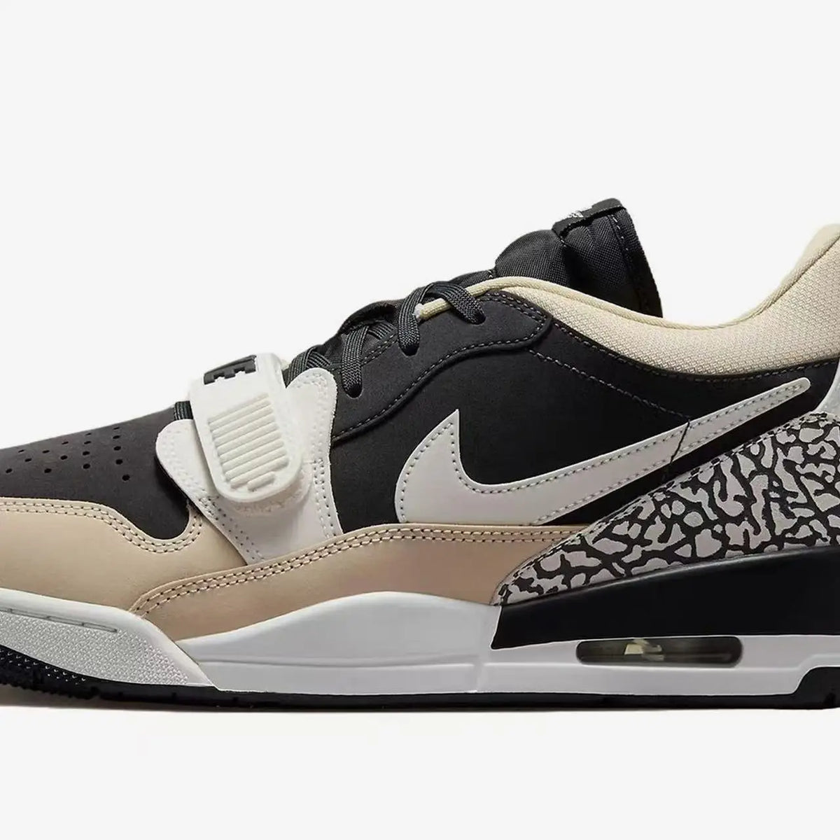 Sneakers Nike Grigio Scuro e Nero con Motivo Craquelé, Cuscinetto d'Aria con Velcro, Design Patchwork Tre-in-Uno, Stile Retrò Versatile e Trendy CD7069-020