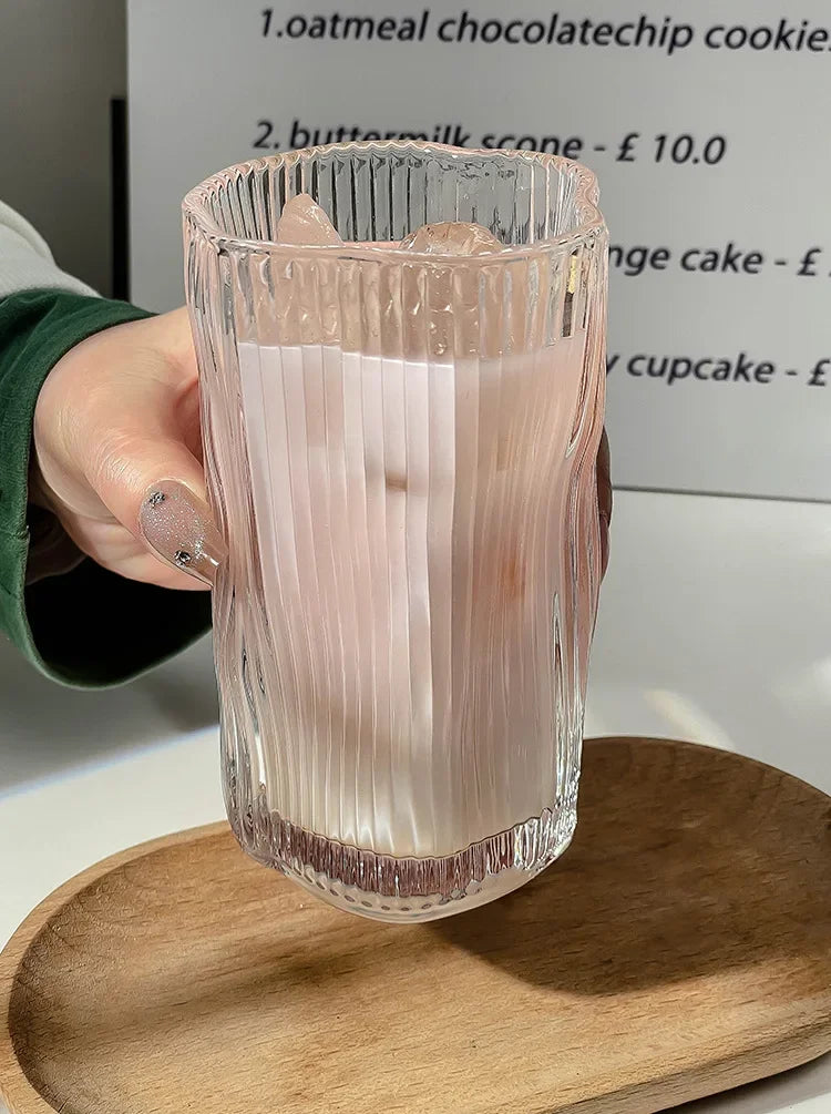 Tazza di succo in vetro irregolare per uso domestico