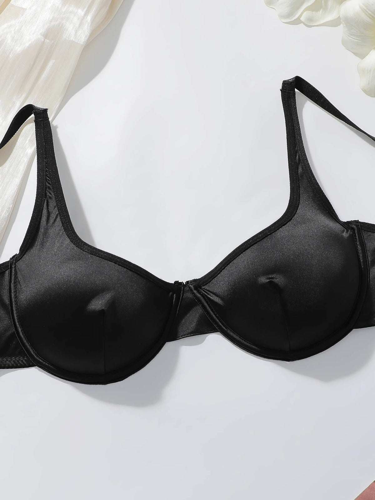 Set di Lingerie di Lusso in Raso per Donne, 2 Pezzi, Reggiseno a 3/4 Coperture e Slip, Effetto Seta Lucida, Sexy Set Intimo Nero MR2938