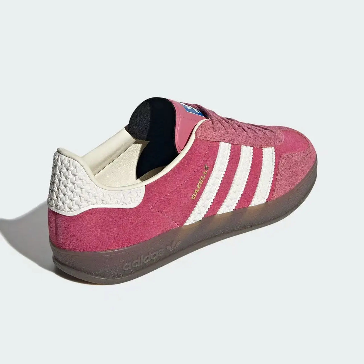 Sneakers Adidas Originals con suola spessa, in nylon rosa lucido e tacco a contrasto, scarpe casual con plateau, modello IE1433.