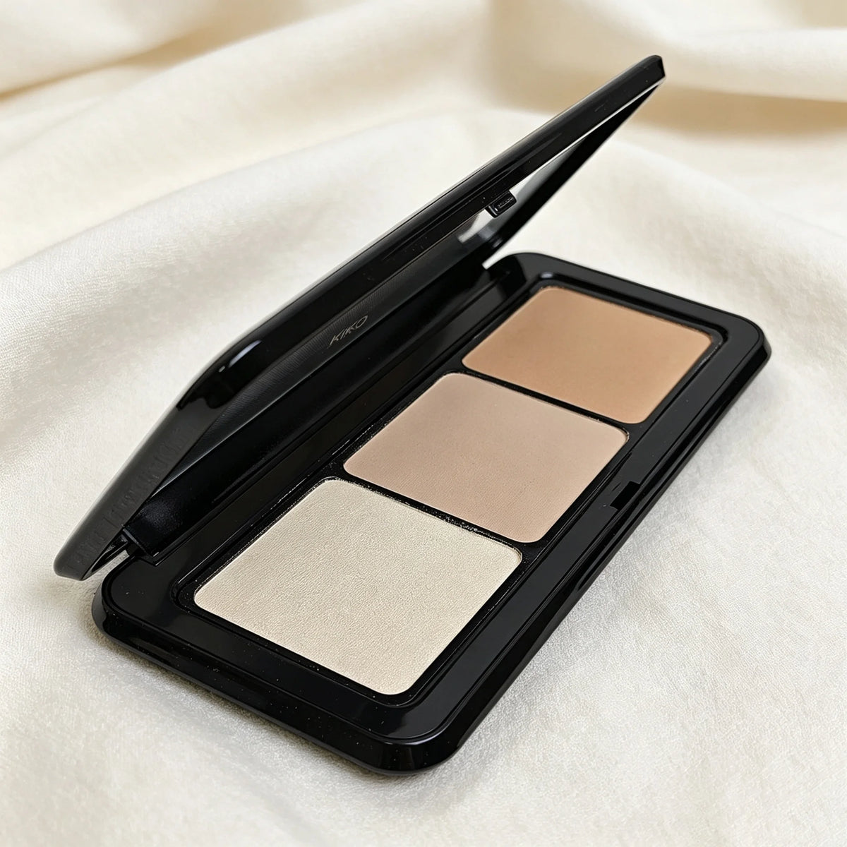 KIKO MILANO Palette Contour Obsession 2 Polveri Contour e 1 Illuminante, Palette Trucco Viso, Kit Contour Modellante Miscelabile