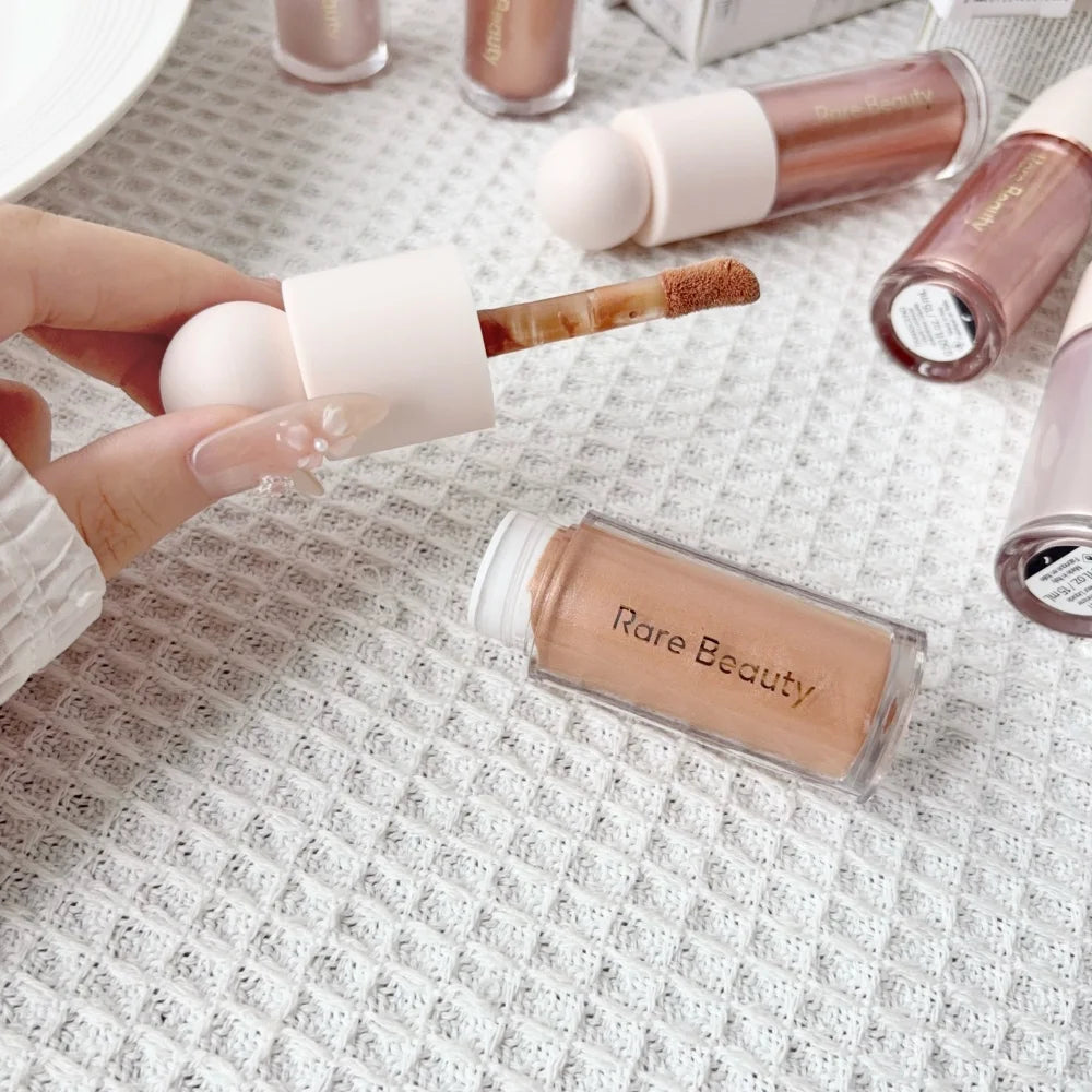 Rare Beauty Illuminante Innovativo Effetto Seta Leggero, Lucidalabbra Resistente all'Acqua a Lunga Durata, Contouring Liquido, Cosmetici Regalo