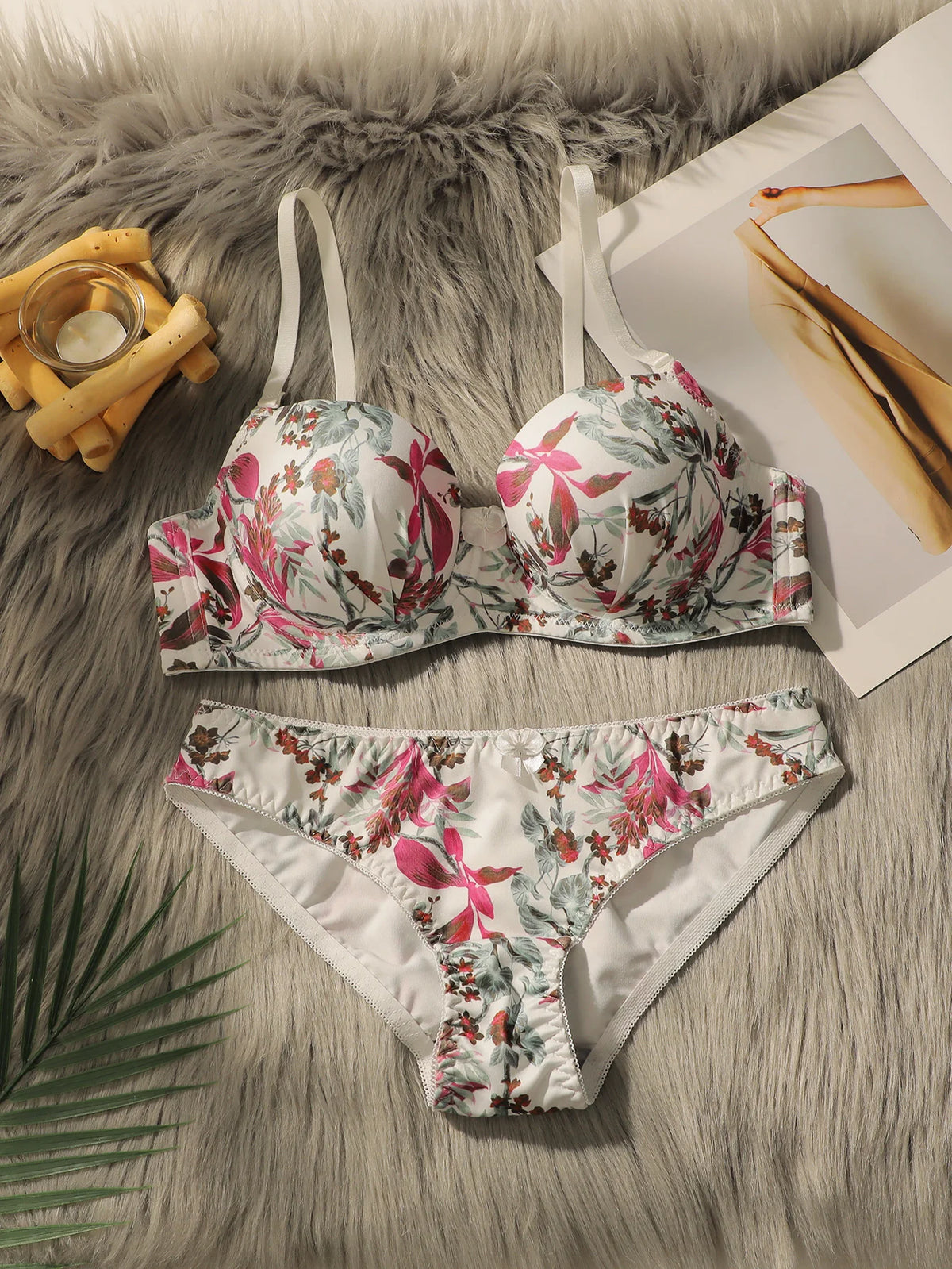 Set di biancheria intima modello rinted carino da donna di vendita caldo che raccoglie push up set di reggiseno aderente sottile e confortevole A2134