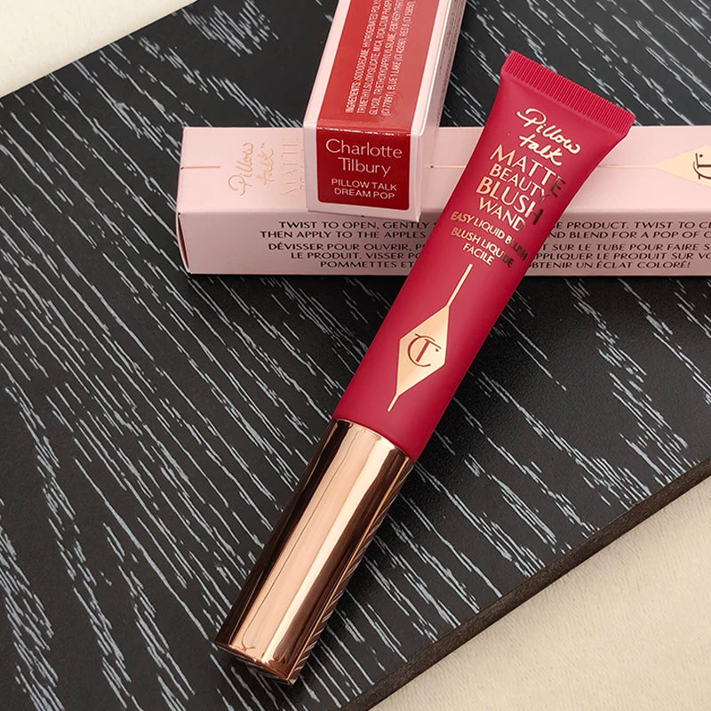 Charlotte Tilbury Highlight Spotlight Brightening Air Cushion Pen, Penna Illuminante in Polvere Cosmetica ad Alta Lucentezza, Blush Air Cushion Pen Star Makely