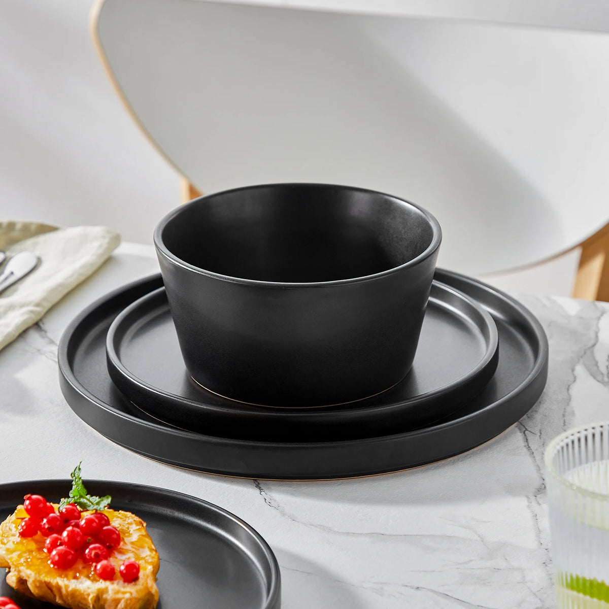 Set di piatti in ceramica PLAYB, 18/24 pezzi, con smalto reattivo, set di stoviglie in gres, comprensivo di 6 piatti da portata, 1 piatto da dessert e 1 ciotola per cereali.