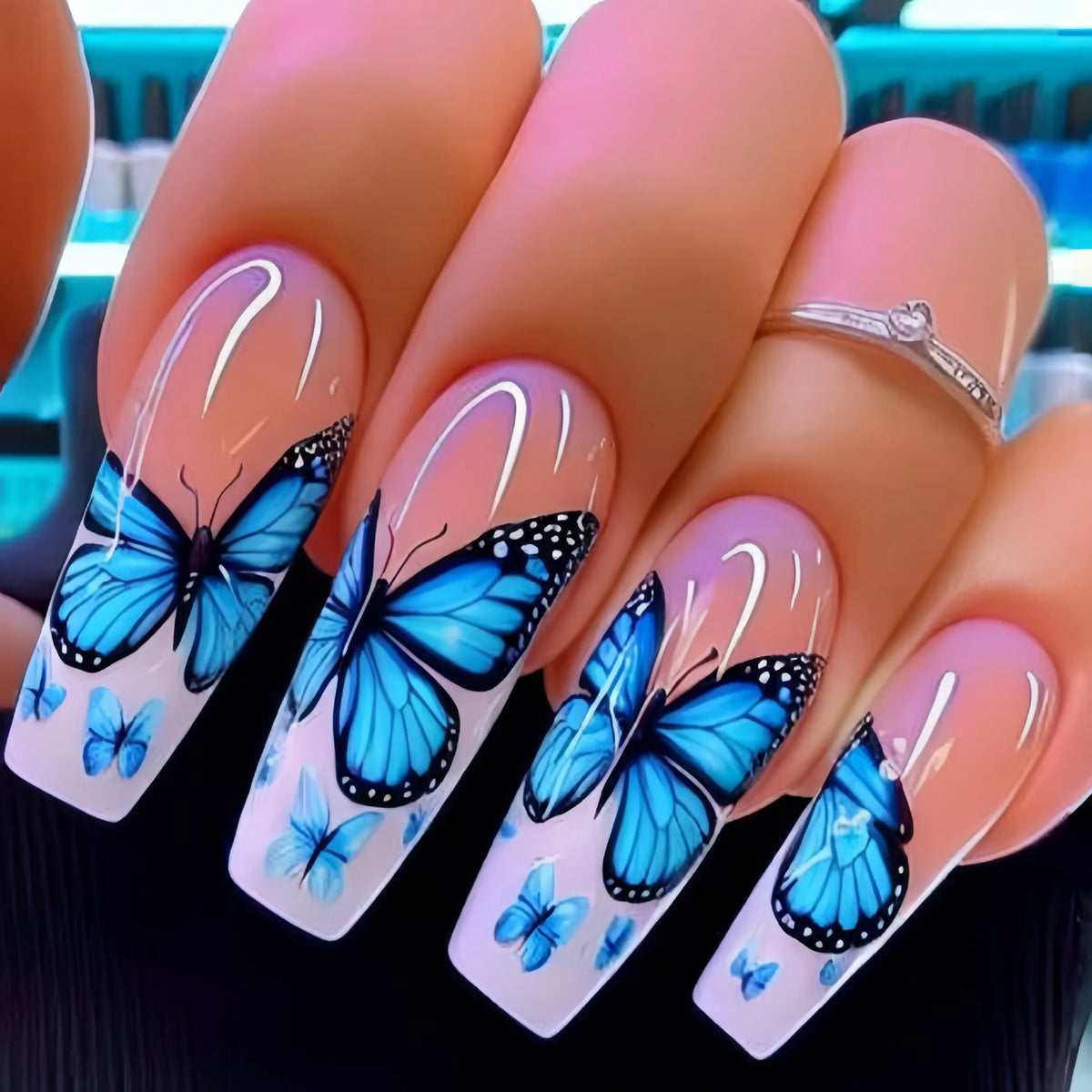 24 pezzi Stampa sulle unghie Design floreale Balletto di media lunghezza Unghie finte Moda Marrone Copertura completa Suggerimenti per manicure Set di unghie finte danneggiabili
