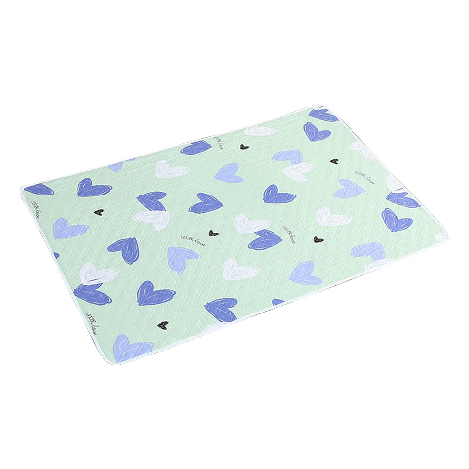Tappetino per Cambio Pannolini 80x120cm a 4 Strati con Motivo Dinosauro e Cuore, Impermeabile e Lavabile, per Protezione Notturna e Mestruale, Cura del Bambino