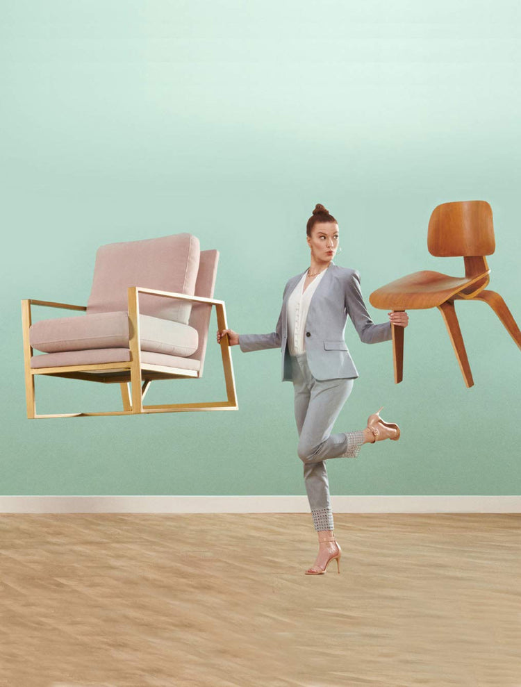 Immagine illustrativa con una sedia in legno e una poltrona su sfondo verde