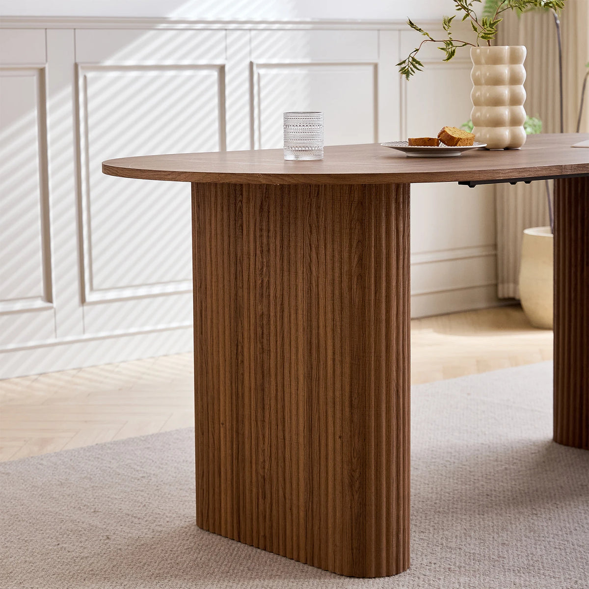 EGOONM Tavolo da Pranzo Moderno Ovale con Base Scanalata, Tavolo da Cucina per 6-8 Persone, Tavolo in Legno per Sala da Pranzo