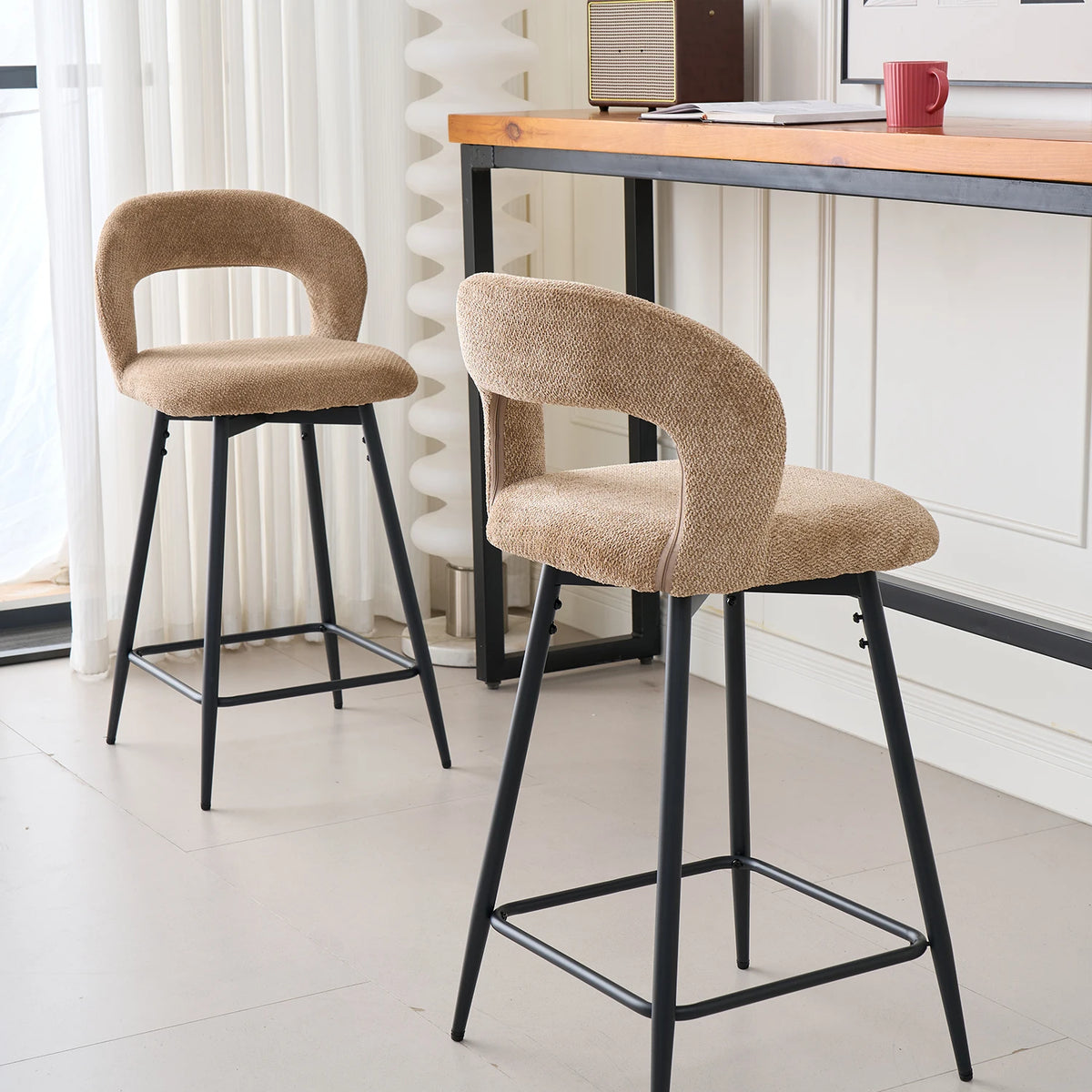 EGOONM Set da 2/4 sgabelli da bar girevoli in lino con schienale aperto e poggiapiedi, sedie da bar moderne imbottite per isola cucina, gambe in metallo nero