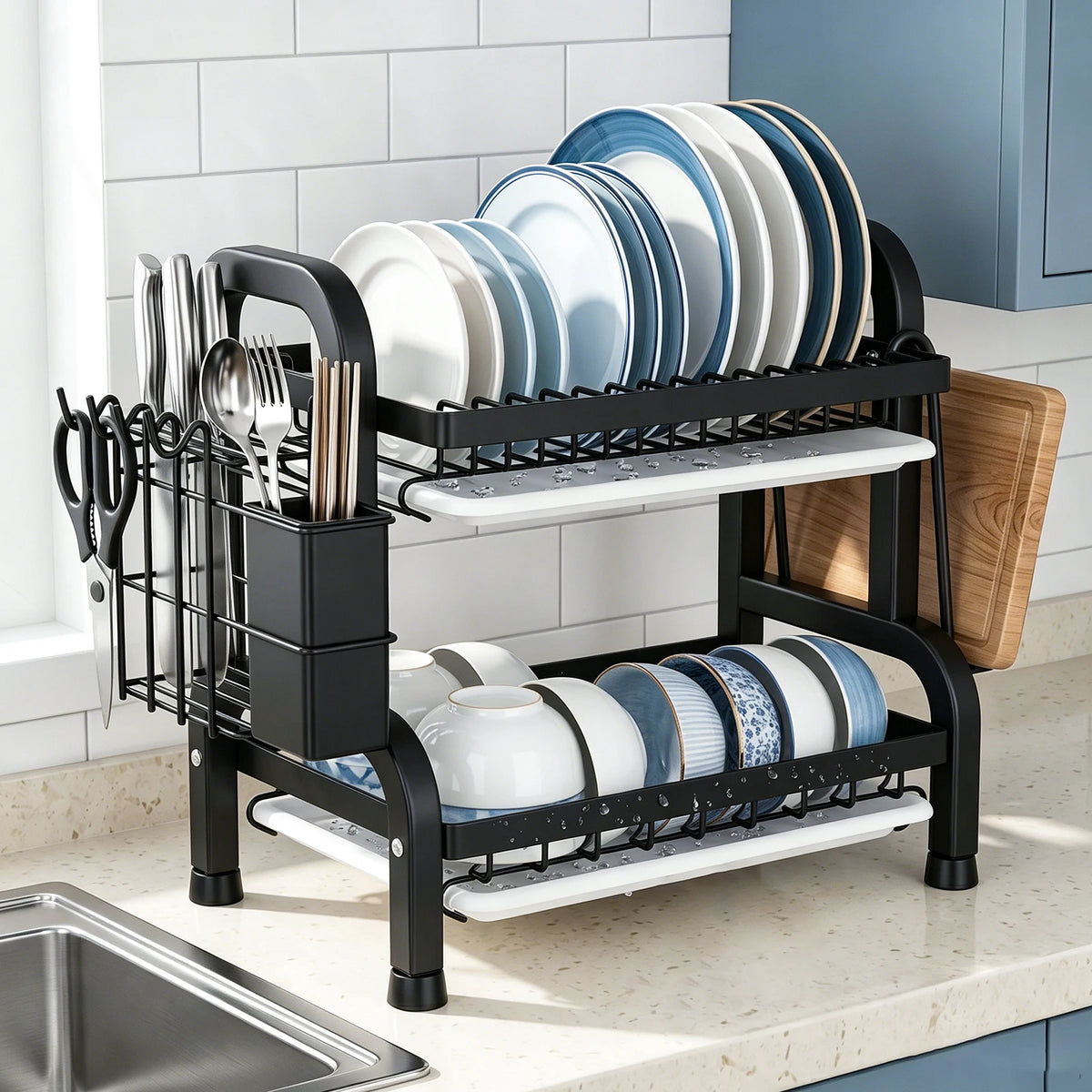 Scolapiatti a 2 livelli per il piano di lavoro della cucina, scolapiatti in metallo con vaschetta raccogli-acqua, rivestimento resistente alla ruggine, scolapiatti salvaspazio per piatti e posate.