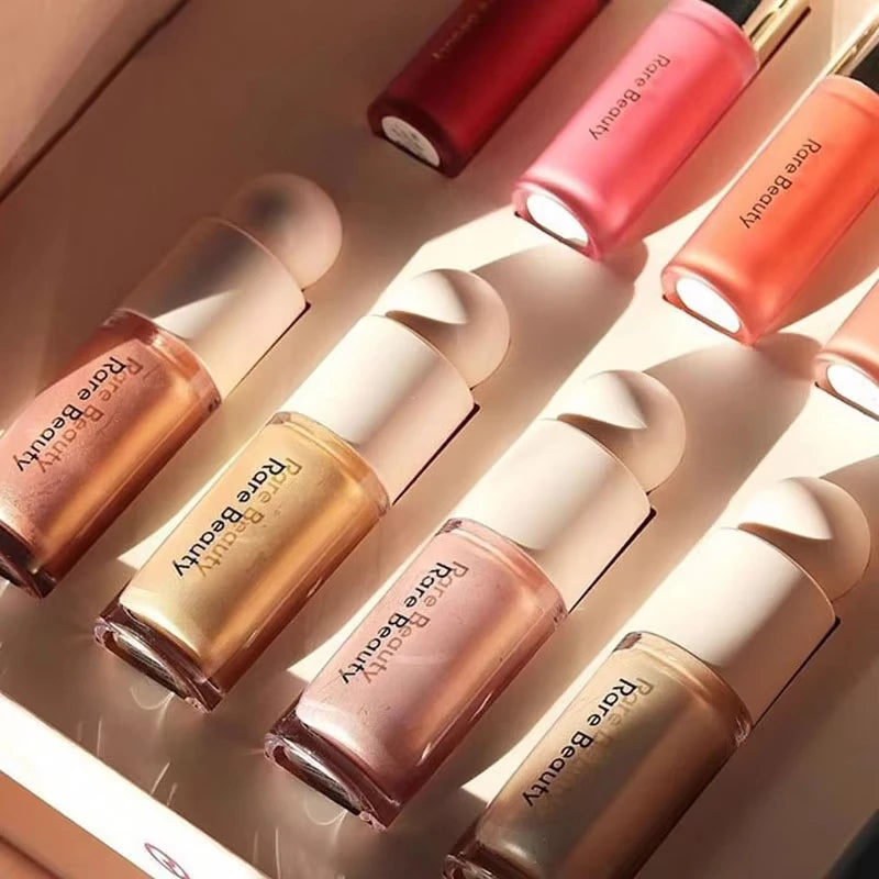 Rare Beauty Illuminante Innovativo Effetto Seta Leggera, Resistente all'Acqua, a Lunga Durata, Anti-Trasferimento e Anti-Sbavatura, Cosmetico per il Trucco