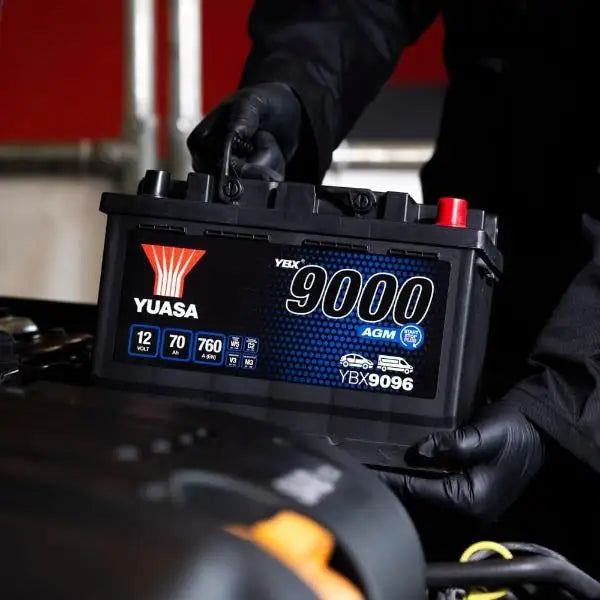 YUASA YBX9096 70AH 760A Batteria Auto Start-Stop Plus 
 Posizione terminale: + Destra positiva. 
 Misure: Lunghezza: 	 Larghezza: 278 mm   Altezza: 175 mm   Profondità: 190 mm