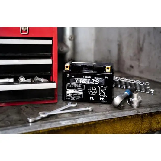 Batteria per moto YUASA YTZ12S 
 12V 11.6Ah 210Amp. 
 Gamma YTZ ®   AGM ad alte prestazioni senza manutenzione 
   Misure: Lunghezza 	 150 mm 
 Larghezza 	 87 mm 
 Altezza 	 110 mm