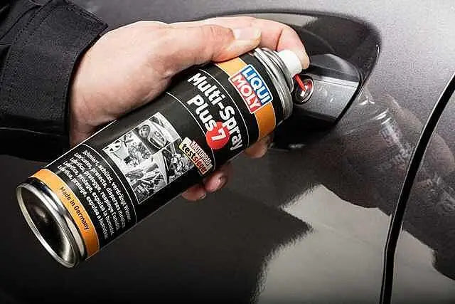 LIQUI MOLY 3305 
 Multi-Spray Plus 7 
 Spray multifunzionale con 7 vantaggi 
 Contenitore da 300 ml