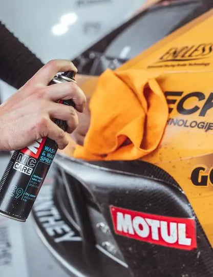 MOTUL MC CARE E9 SPRAY LAVAGGIO E CERA 
 Lavanderia a secco esterna 
 Pulisce e lucida plastica e vernici 
 Spray 
 Contenitore da 400 ml
