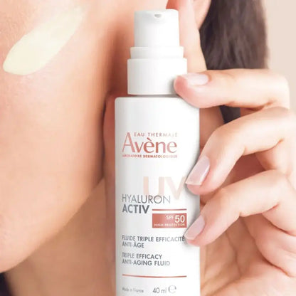Avène Hyaluron Activ UV Fluido Triplo Effetto Anti-Età SPF50 40 ml | Fluido quotidiano con acido ialuronico, Pre-tocoferolo e TriAsorB™ | Corregge le rughe, riduce le macchie e protegge dal fotoinvecchiamento