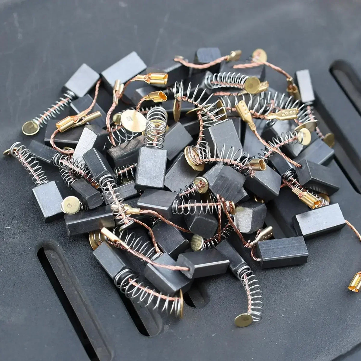 Spazzole di Carbone per Motori Elettrici, Parti di Ricambio per Utensili Elettrici, Trapano, Martello, Smerigliatrice Angolare, Motosega, Macchina da Taglio