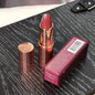 Charlotte, lucidalabbra al gusto di frutta, blush in polvere colorata, stick, tubetto rosa e oro, rossetto facile da applicare, Tilbury Cosmetics.