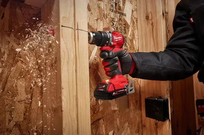 Trapano a percussione compatto Milwaukee M18, 100% senza spazzole, motore leggero ad alta potenza, ideale per la foratura quotidiana di metallo e legno.