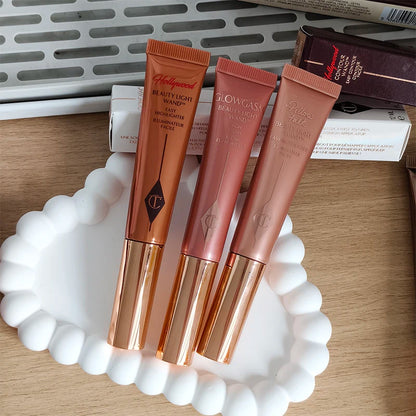 Charlotte Tilbury Highlight Spotlight Brightening Air Cushion Pen, Penna Illuminante in Polvere Cosmetica ad Alta Lucentezza, Blush Air Cushion Pen Star Makely