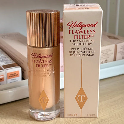 Charlotte, correttore, fondotinta liquido e cipria fissante, a lunga tenuta, controllo dell’oleosità, resistente all’acqua, facile da usare, Tilbury Cosmetics.