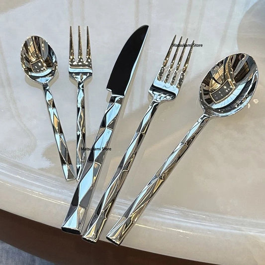 Set di posate in acciaio inossidabile con finitura a taglio diamantato di alta qualità, coltello, forchetta e cucchiaio per bistecche con manico rinforzato, posate occidentali di lusso per uso domestico e alberghiero