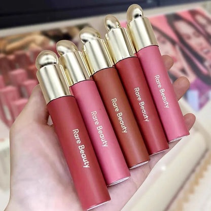Rare Beauty Soft Pinch Liquid Blush: Fard Liquido Setoso e Liscio a Lunga Durata per un Effetto Naturale e Luminoso Senza Cuciture