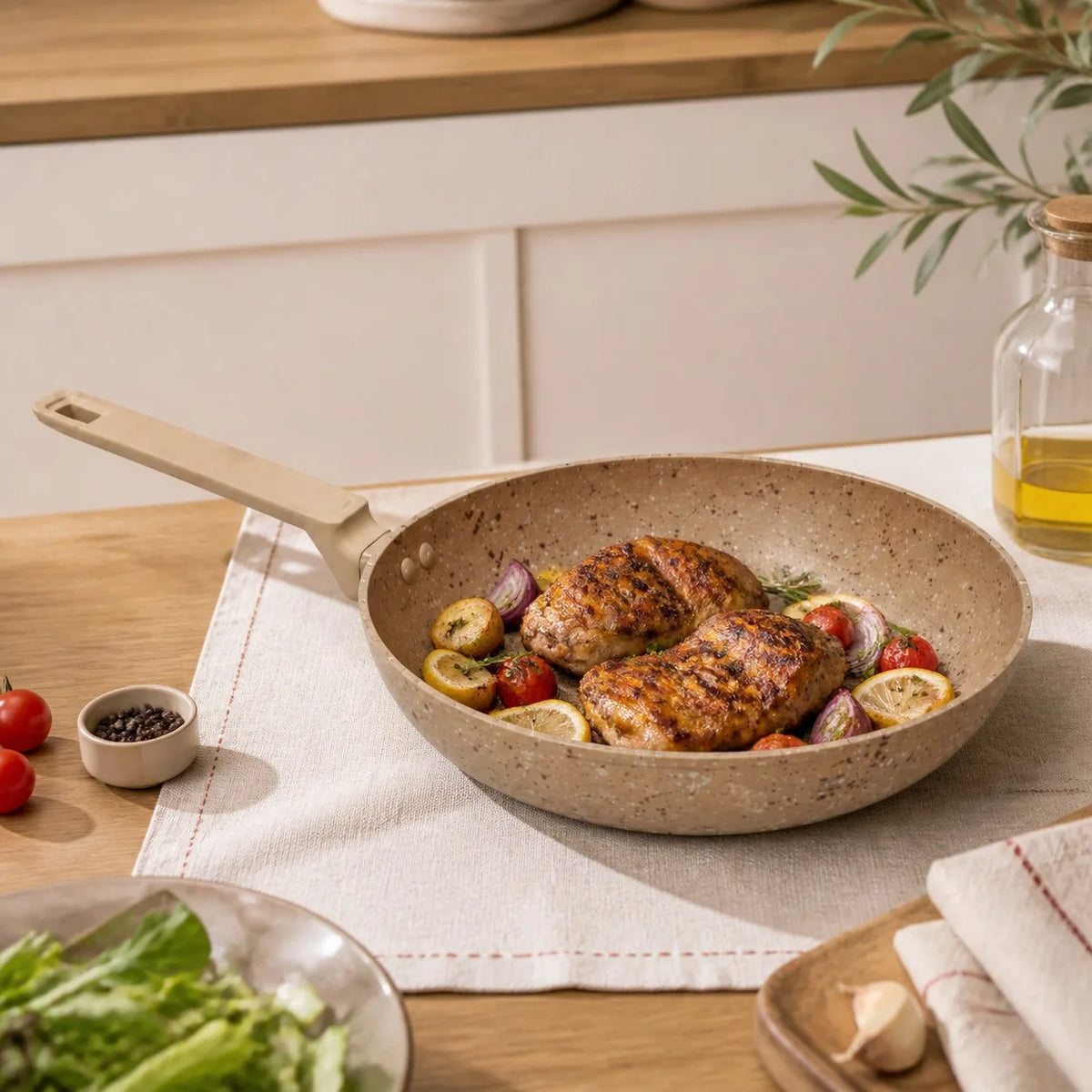 Padella in alluminio da 28 cm con rivestimento antiaderente effetto pietra, padella da cucina versatile compatibile con tutti i tipi di piani cottura, inclusa l'induzione, manico ergonomico e cottura sana senza sforzo.