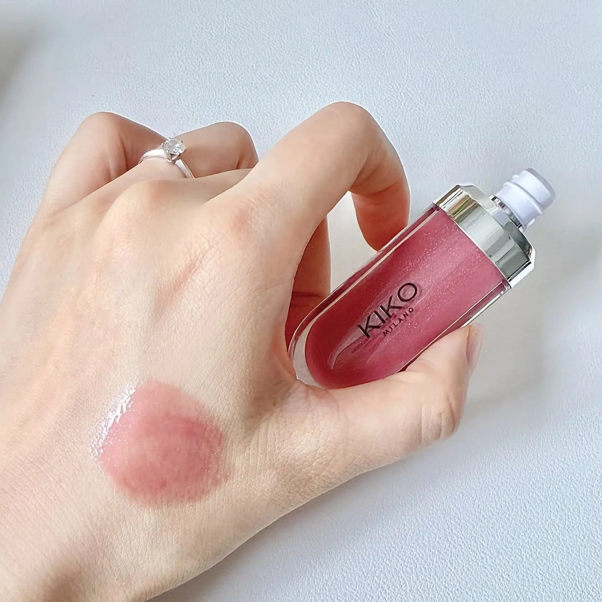 Kiko Milano Lucidalabbra 3D Hydra, smalto labbra idratante, effetto specchio con glitter, volumizzante, non appiccicoso, impermeabile, trucco labbra naturale