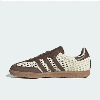 Scarpe da allenamento in tessuto a rete della linea adidas Originals, in stile retrò, nei colori bianco sporco e marrone, con suola in gomma e design a punta a T, scarpe da ginnastica casual traspiranti, modello IH9373.