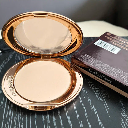 Charlotte, lucidalabbra al gusto di frutta, blush in polvere colorata, stick, tubetto rosa e oro, rossetto facile da applicare, Tilbury Cosmetics.