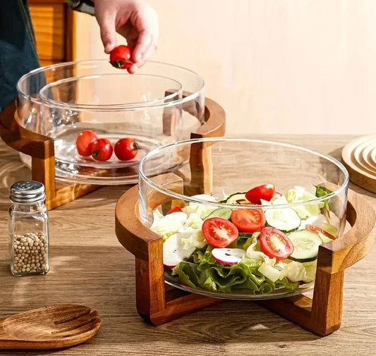 Elegante set di insalate in vetro con base in legno, ciotola di frutta di lusso leggera per ristorante domestico. Elegante vassoio per snack in vetro