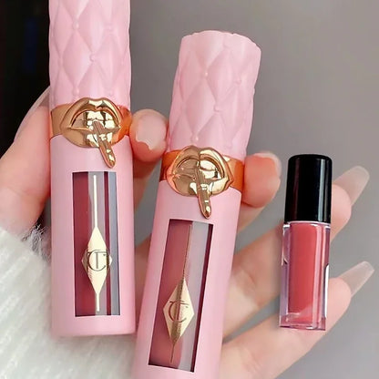 Charlotte, lucidalabbra al gusto di frutta, blush in polvere colorata, stick, tubetto rosa e oro, rossetto facile da applicare, Tilbury Cosmetics.