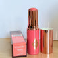 Charlotte, lucidalabbra al gusto di frutta, blush in polvere colorata, stick, tubetto rosa e oro, rossetto facile da applicare, Tilbury Cosmetics.