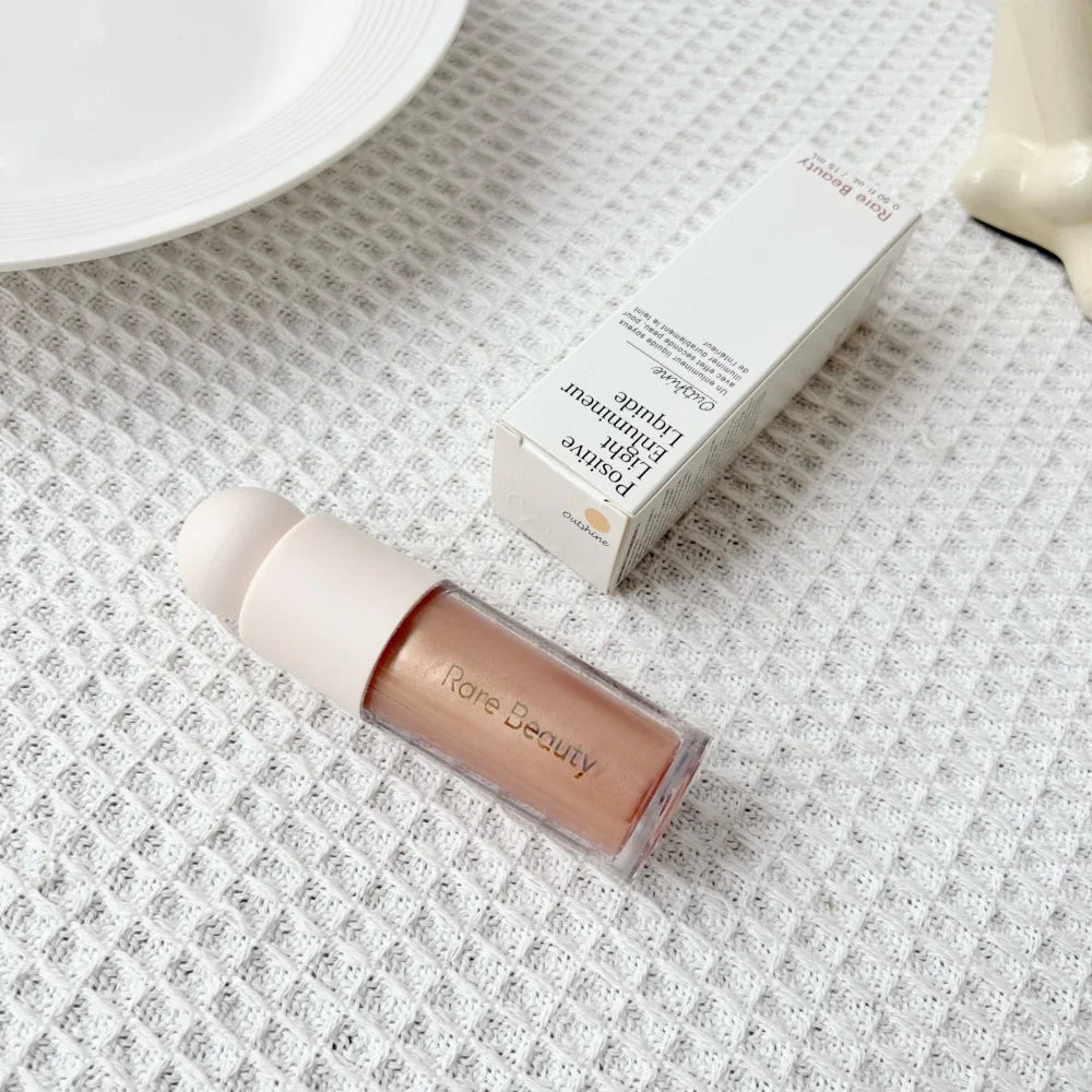 Rare Beauty Illuminante Innovativo Effetto Seta Leggero, Lucidalabbra Resistente all'Acqua a Lunga Durata, Contouring Liquido, Cosmetici Regalo