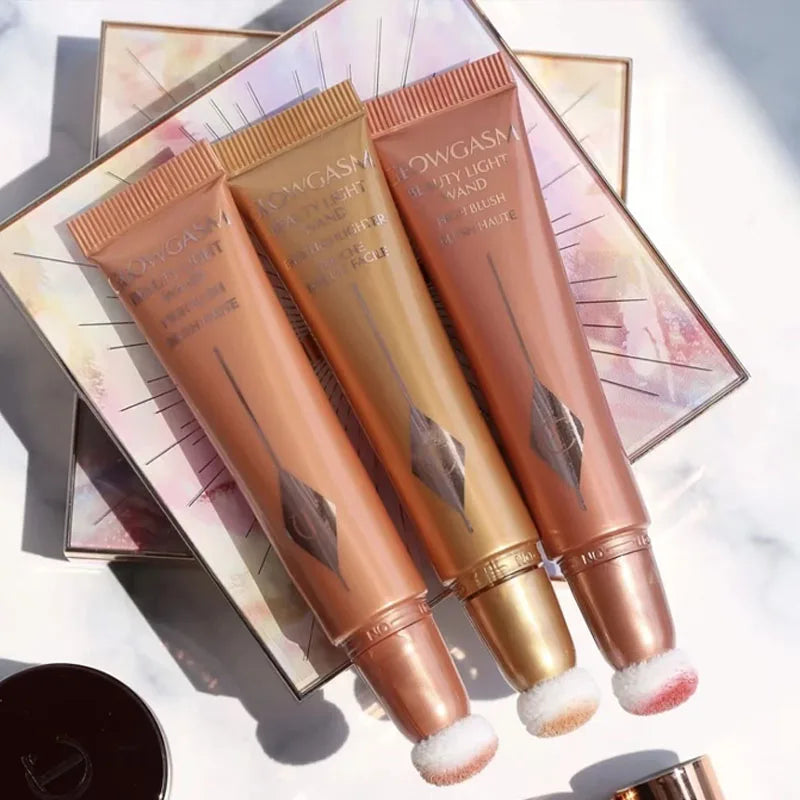 Charlotte Tilbury Highlight Spotlight Brightening Air Cushion Pen, Penna Illuminante in Polvere Cosmetica ad Alta Lucentezza, Blush Air Cushion Pen Star Makely