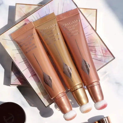 Charlotte Tilbury Highlight Spotlight Brightening Air Cushion Pen, Penna Illuminante in Polvere Cosmetica ad Alta Lucentezza, Blush Air Cushion Pen Star Makely