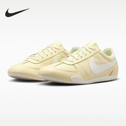 Nike beige vintage casual con delicato motivo litchi, piccolo Swoosh bianco, scarpe basse semplici, versatili e di tendenza HQ1625-500