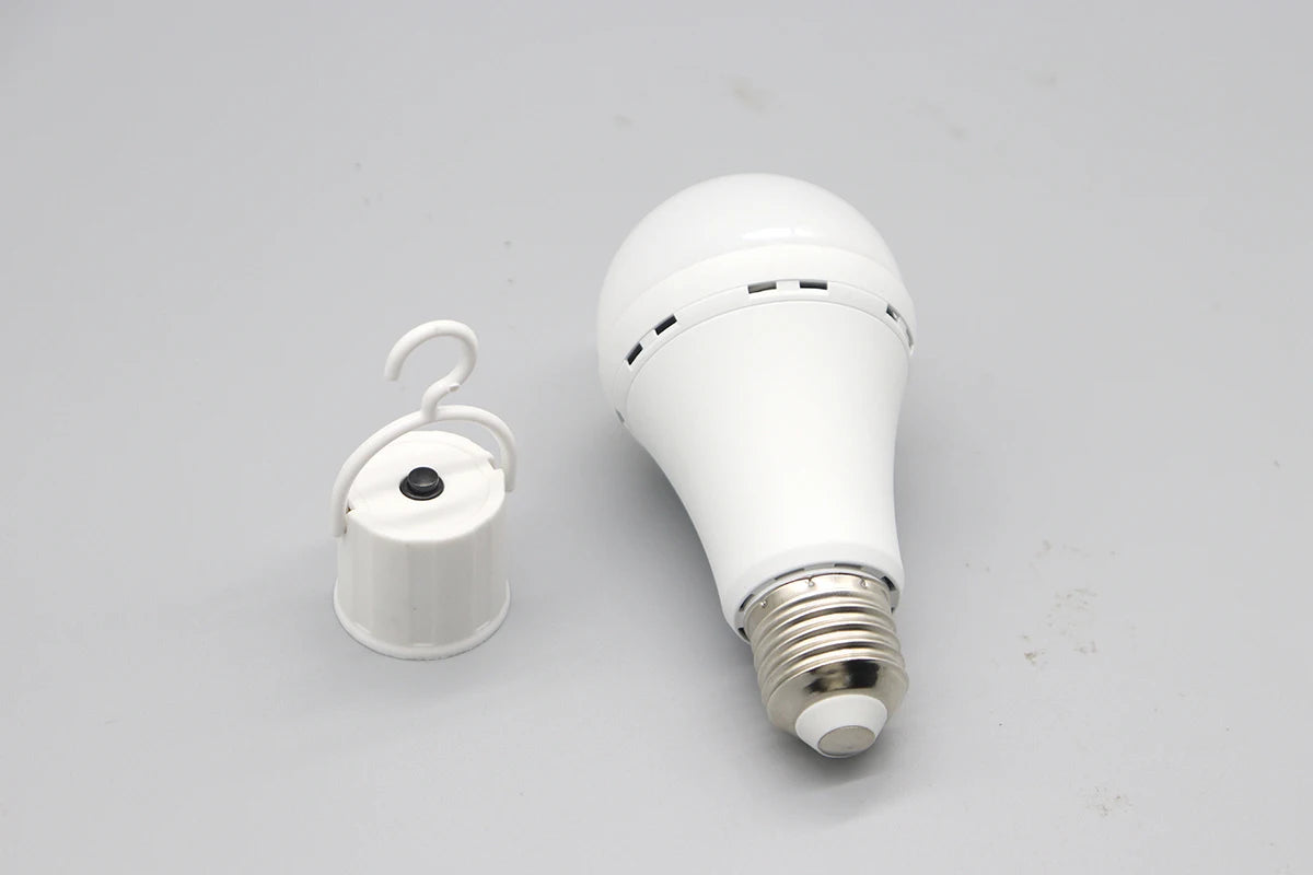 Lampadina LED ricaricabile E27 7W 1500mAh 220V 110V Lampadina di emergenza per alimentazione domestica Lampada da giardino per portico da campeggio in guasto all'aperto