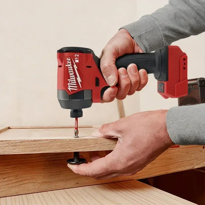 Cacciavite elettrico Milwaukee M12, potente cacciavite a batteria, ideale per lavori di manutenzione domestica e progetti fai-da-te (batteria non inclusa).