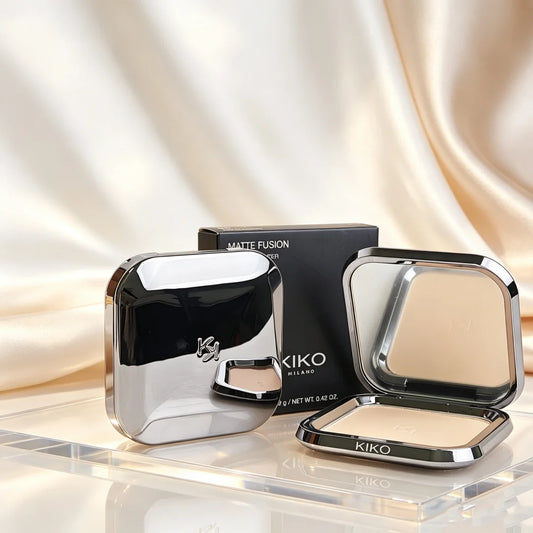 KIKO Milano Weightless Perfection Fondotinta in Polvere Wet Dry Controllo del Sebo Lunga Durata 10 Ore Finitura Opaca che Sfuma i Pori Regalo per il Trucco