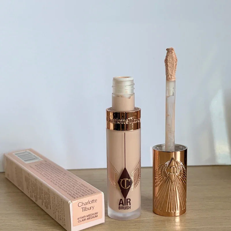 Charlotte, correttore, fondotinta liquido e cipria fissante, a lunga tenuta, controllo dell’oleosità, resistente all’acqua, facile da usare, Tilbury Cosmetics.