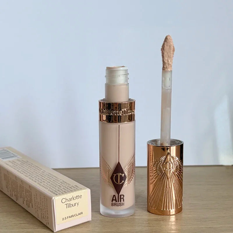 Charlotte, correttore, fondotinta liquido e cipria fissante, a lunga tenuta, controllo dell’oleosità, resistente all’acqua, facile da usare, Tilbury Cosmetics.