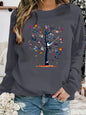 Maglione da donna, ideale per l’autunno e l’inverno, dal taglio ampio e confortevole, caldo, con stampa a motivi di farfalle e alberi, scollo rotondo e maniche lunghe.