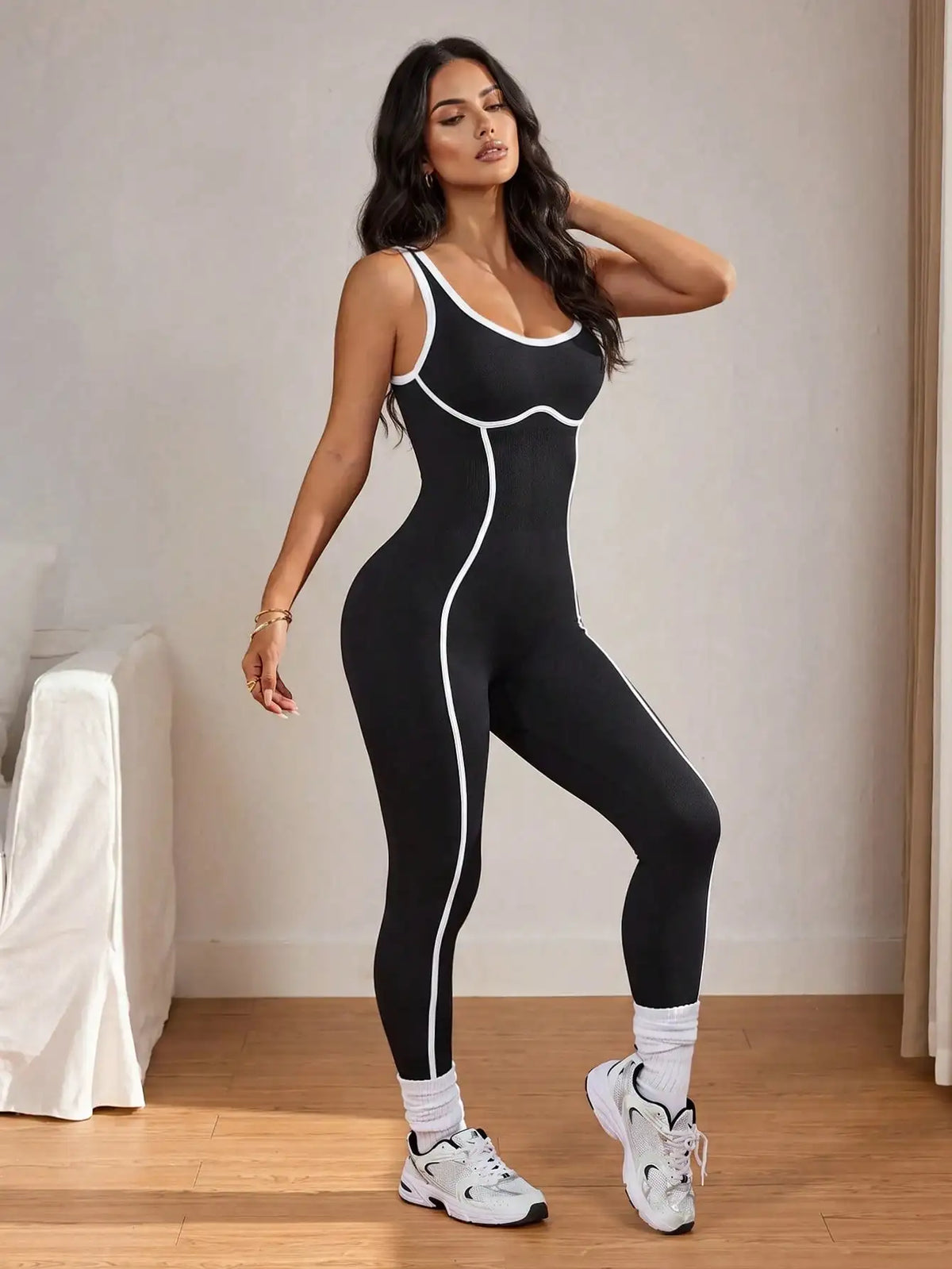Tuta da yoga senza cuciture per donna, con bordi bianchi, senza maniche, con spalline sottili, body da palestra, controllo della zona addominale, effetto push-up sui glutei, ideale per allenamento, corsa e fitness.