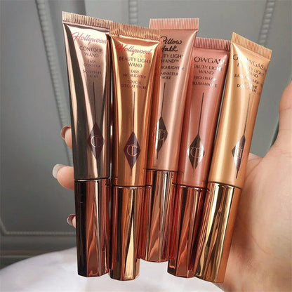 Charlotte Tilbury Highlight Spotlight Brightening Air Cushion Pen, Penna Illuminante in Polvere Cosmetica ad Alta Lucentezza, Blush Air Cushion Pen Star Makely