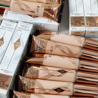 Charlotte Tilbury Soft Light Essence Fondotinta Liquido con Acido Ialuronico per un Aspetto Sano e Luminoso Naturale, Cosmetici per Pelle Secca